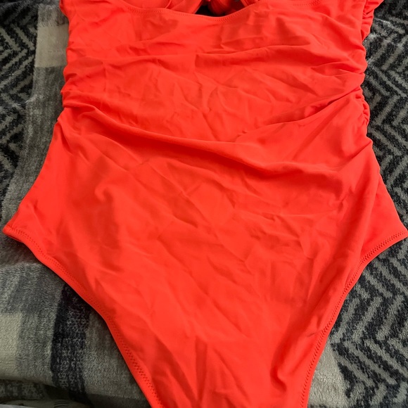 Women one piece bathing suit size xl new never been use - Picture 4 of 5
